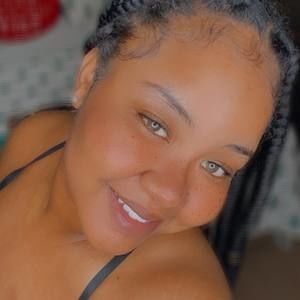 Meet your Posher, Latasha